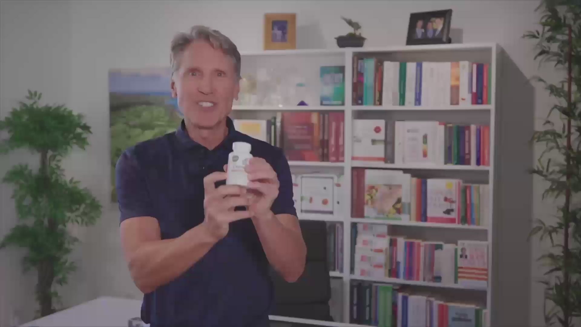 Dr. Murray Natural products welcome video loop showing Dr. Oz, Dr. Hyman.