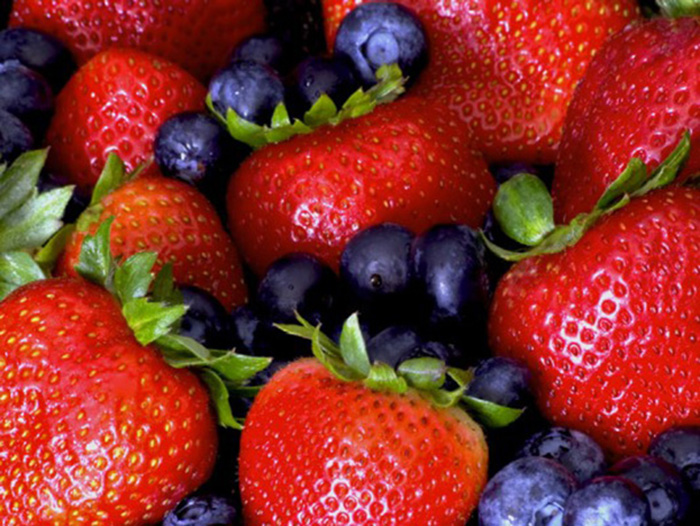 Eating Strawberries and Blueberries Cut Heart Attack Risk In Women