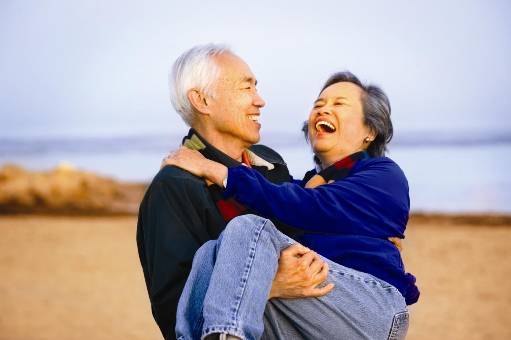 old-couple-on-beach-at-sunset